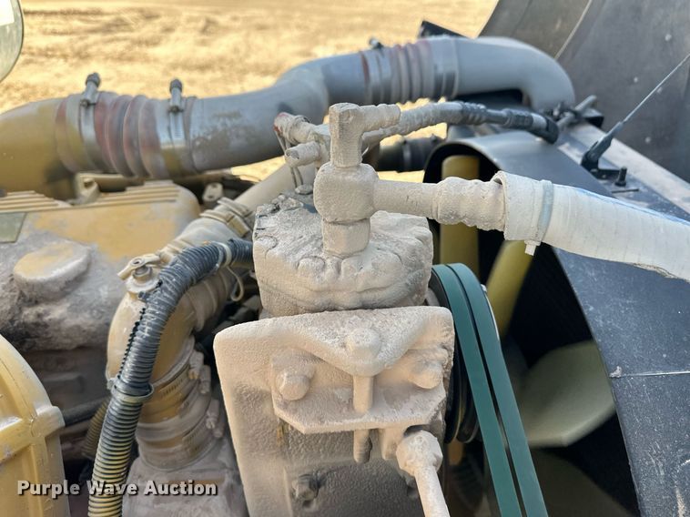 image for item ER8362 1991 International 9400 semi truck