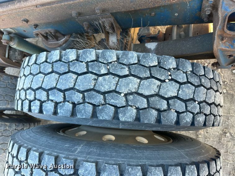 image for item ER8362 1991 International 9400 semi truck