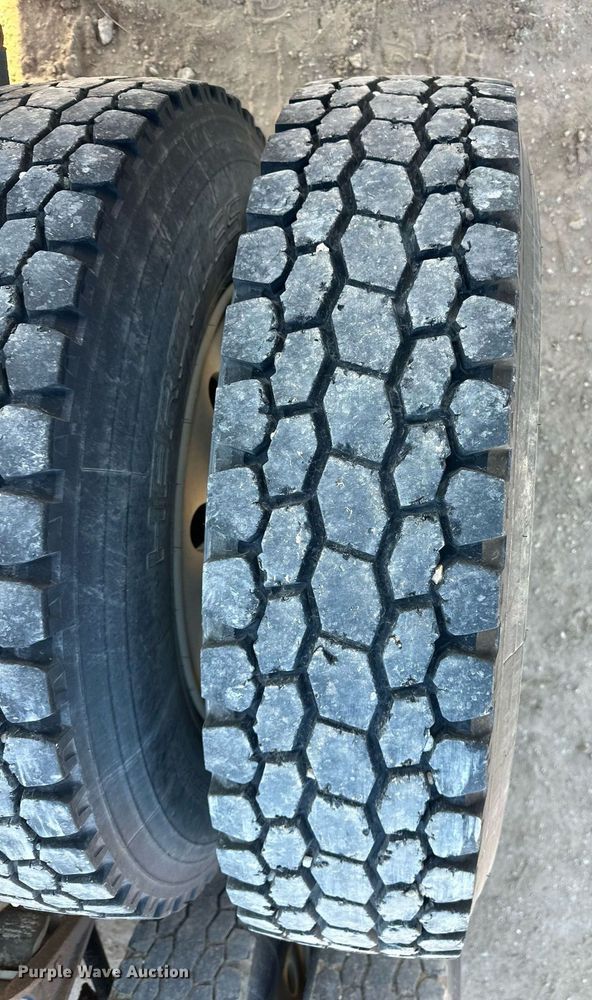 image for item ER8362 1991 International 9400 semi truck