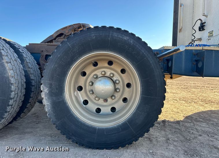 image for item ER8362 1991 International 9400 semi truck