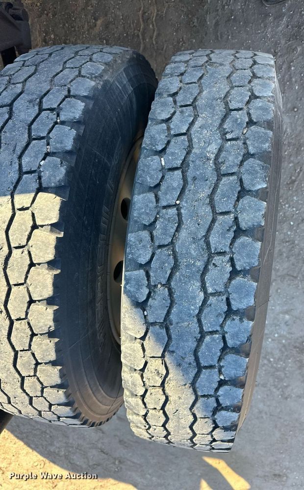 image for item ER8362 1991 International 9400 semi truck