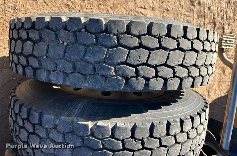 image for item ER8362 1991 International 9400 semi truck