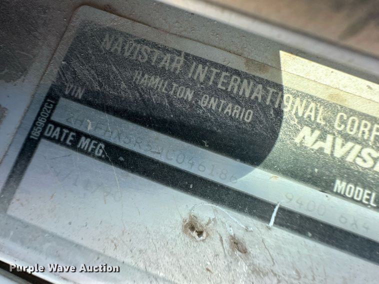 image for item ER8362 1991 International 9400 semi truck