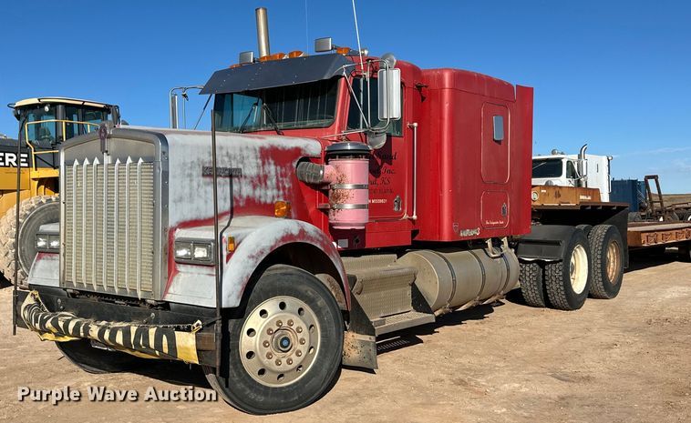 image for item ER8363 1991 Kenworth W900 semi truck