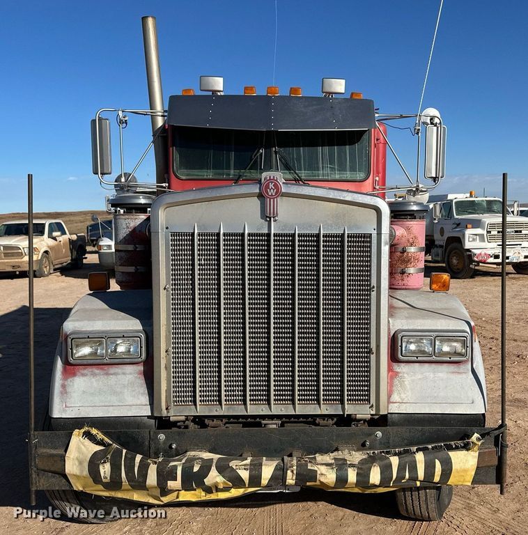 image for item ER8363 1991 Kenworth W900 semi truck