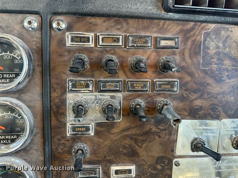 image for item ER8363 1991 Kenworth W900 semi truck