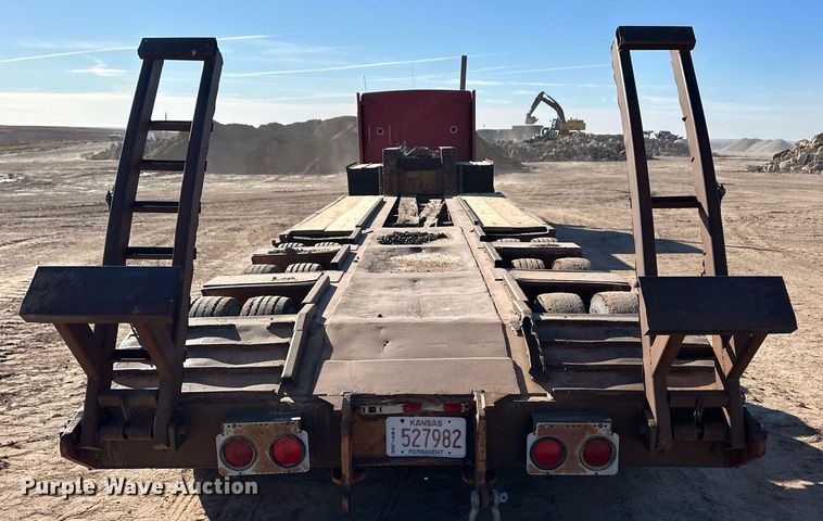 image for item ER8364 1975 Hyster equipment trailer