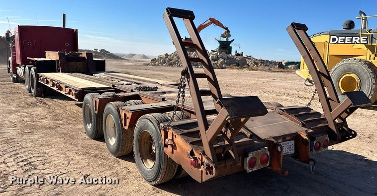 image for item ER8364 1975 Hyster equipment trailer