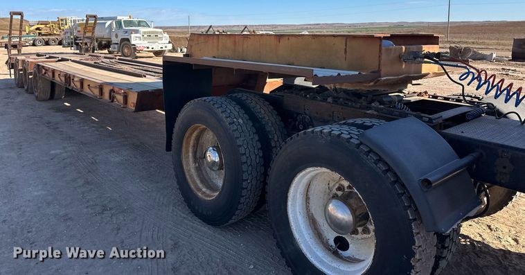 image for item ER8364 1975 Hyster equipment trailer