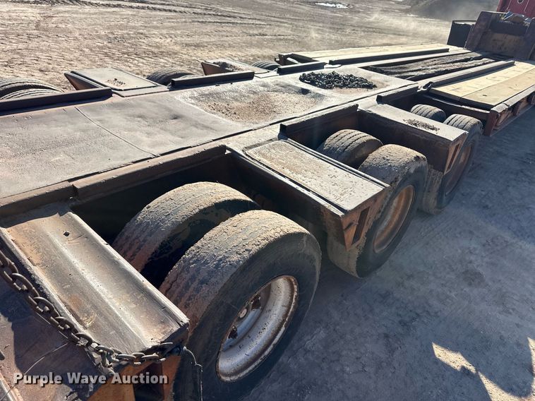 image for item ER8364 1975 Hyster equipment trailer