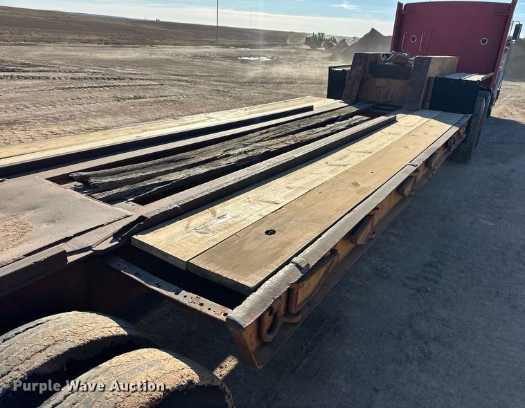 image for item ER8364 1975 Hyster equipment trailer