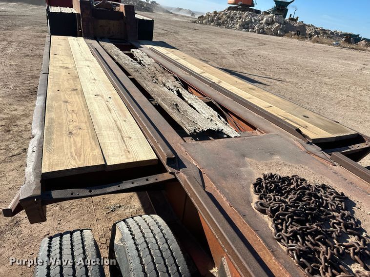 image for item ER8364 1975 Hyster equipment trailer