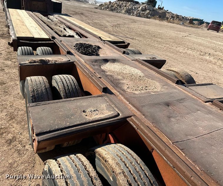 image for item ER8364 1975 Hyster equipment trailer