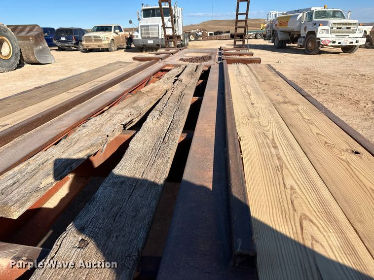 image for item ER8364 1975 Hyster equipment trailer