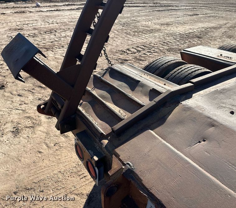 image for item ER8364 1975 Hyster equipment trailer