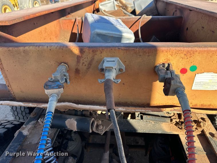 image for item ER8364 1975 Hyster equipment trailer