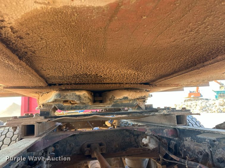 image for item ER8364 1975 Hyster equipment trailer