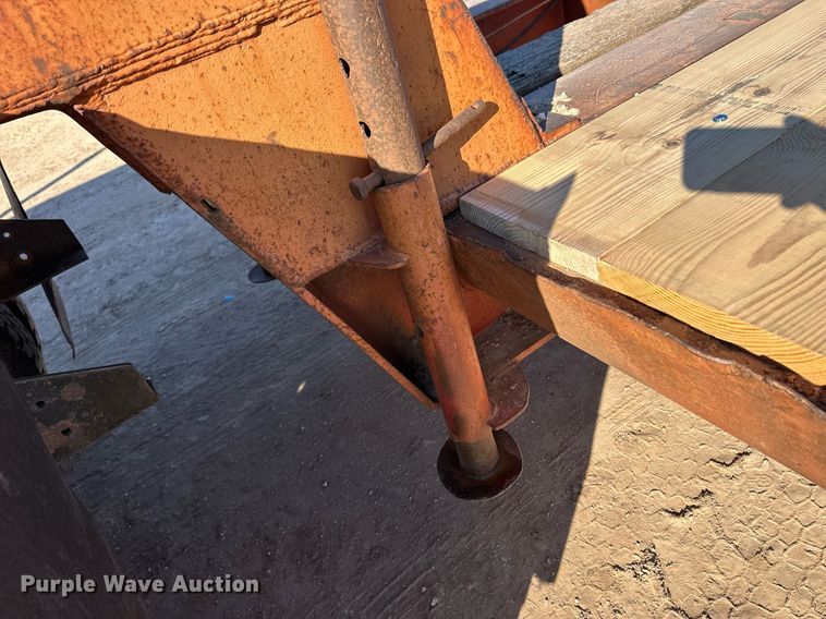 image for item ER8364 1975 Hyster equipment trailer