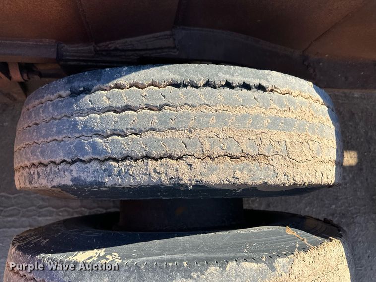 image for item ER8364 1975 Hyster equipment trailer