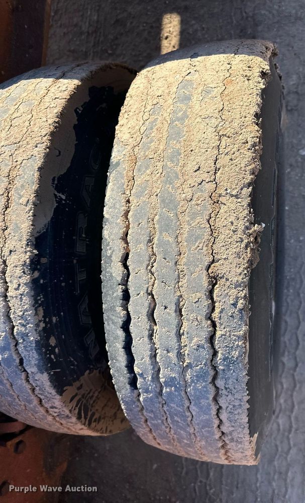 image for item ER8364 1975 Hyster equipment trailer