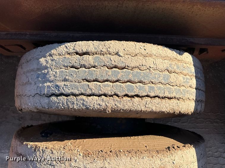 image for item ER8364 1975 Hyster equipment trailer