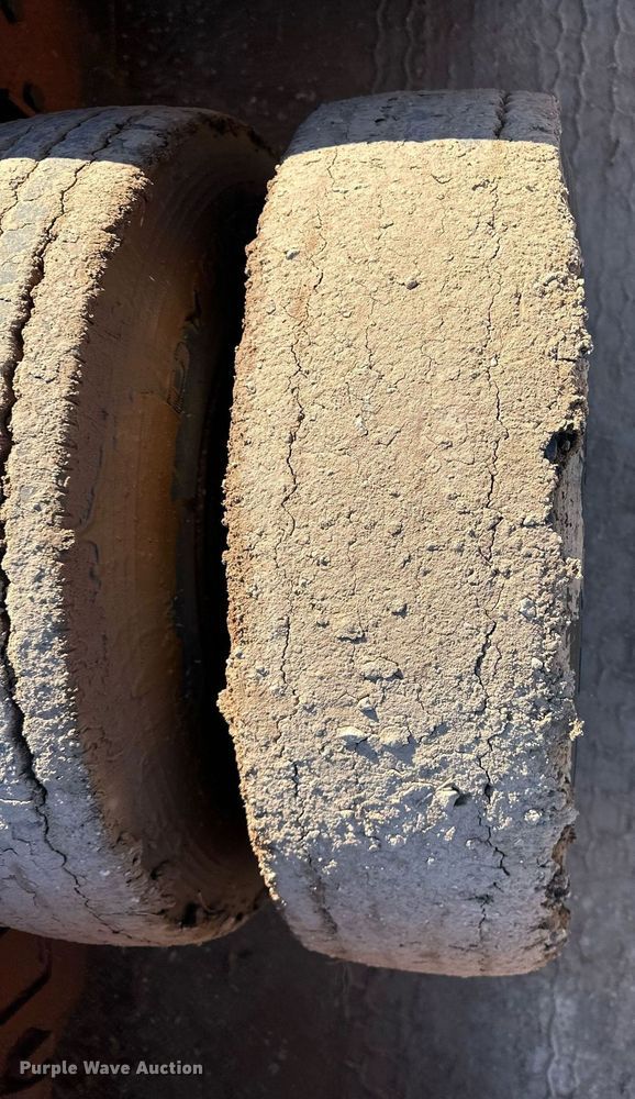 image for item ER8364 1975 Hyster equipment trailer