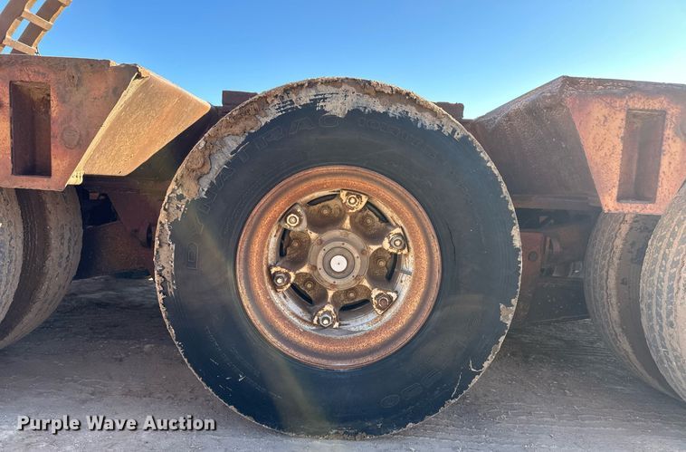 image for item ER8364 1975 Hyster equipment trailer