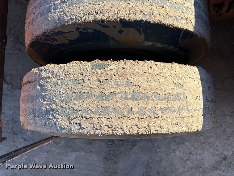 image for item ER8364 1975 Hyster equipment trailer