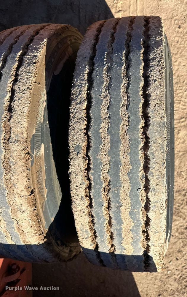 image for item ER8364 1975 Hyster equipment trailer