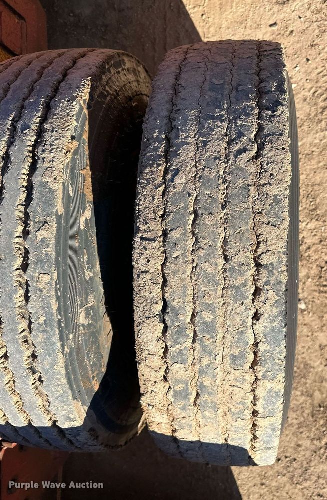 image for item ER8364 1975 Hyster equipment trailer