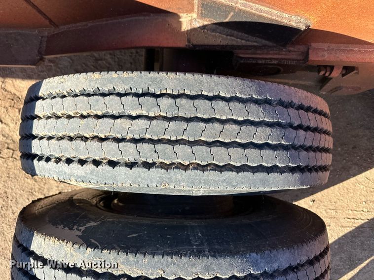 image for item ER8364 1975 Hyster equipment trailer