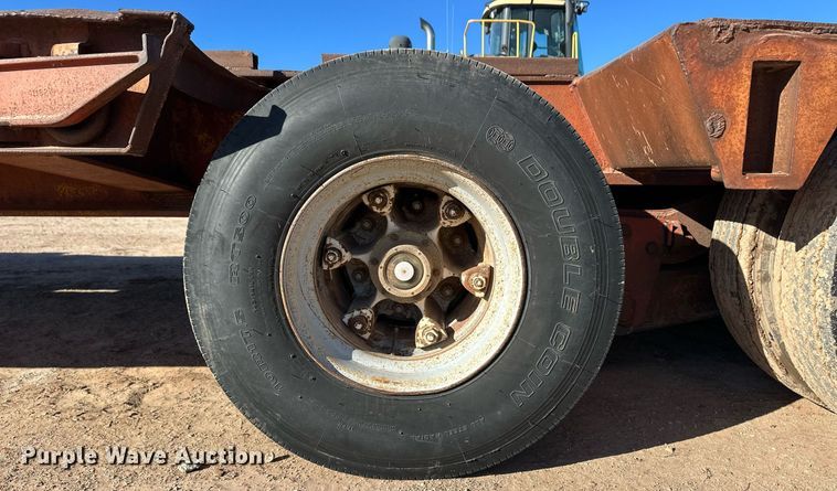 image for item ER8364 1975 Hyster equipment trailer