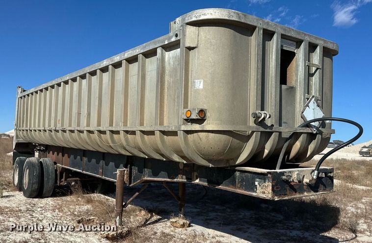 image for item ER8366 2009 end dump trailer