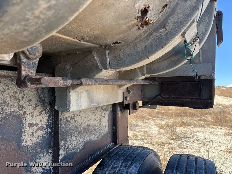 image for item ER8366 2009 end dump trailer