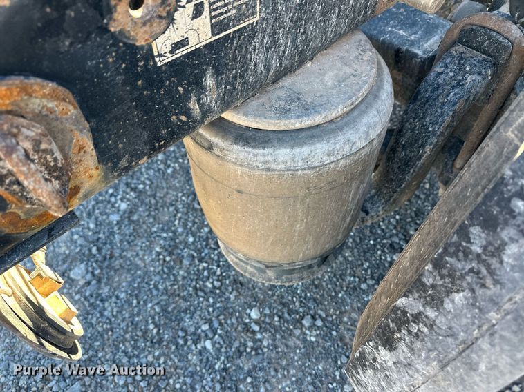 image for item ER8424 2013 Peterbilt 389 semi truck