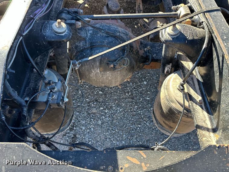 image for item ER8424 2013 Peterbilt 389 semi truck