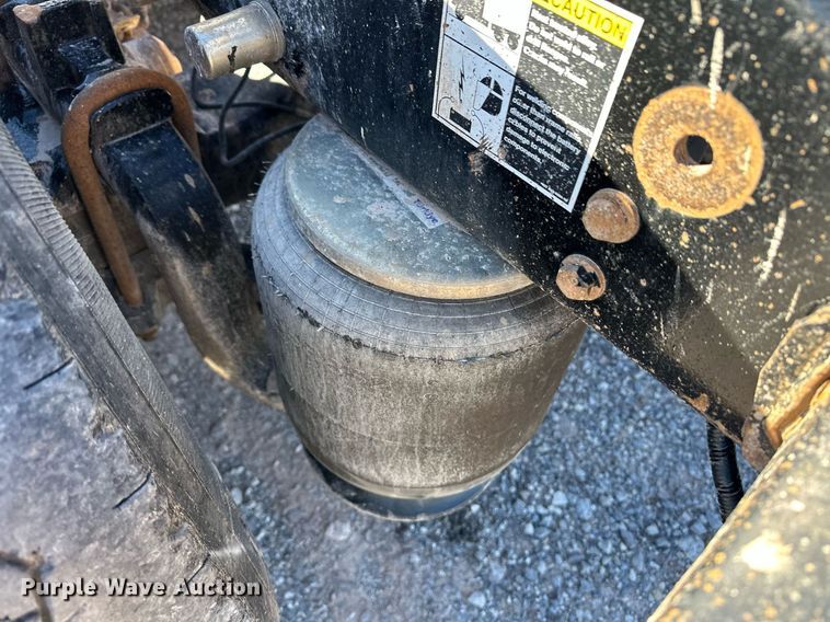 image for item ER8424 2013 Peterbilt 389 semi truck