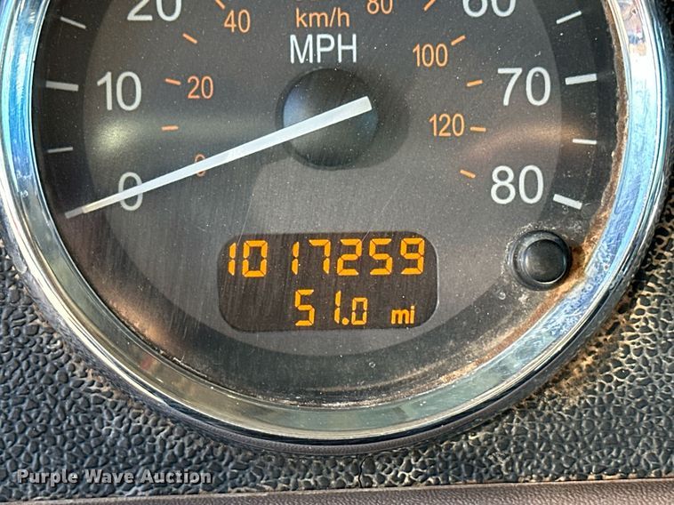 image for item ER8424 2013 Peterbilt 389 semi truck