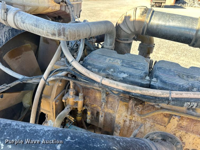 image for item ER8424 2013 Peterbilt 389 semi truck