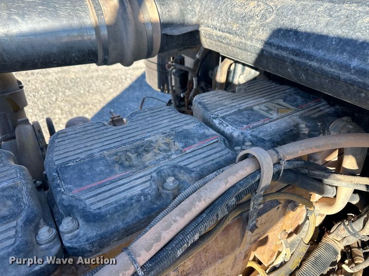 image for item ER8424 2013 Peterbilt 389 semi truck