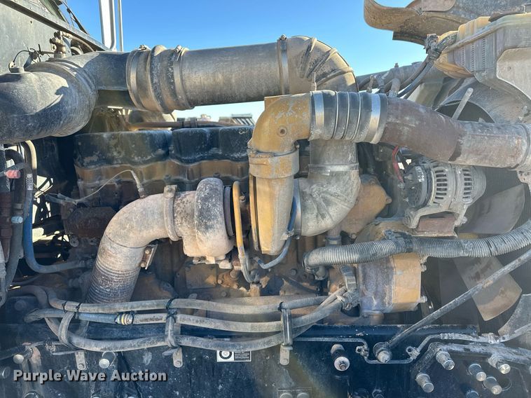 image for item ER8424 2013 Peterbilt 389 semi truck