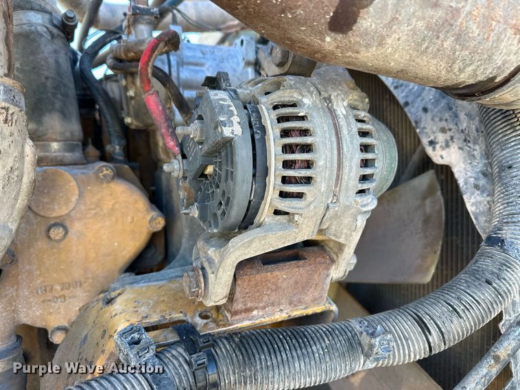 image for item ER8424 2013 Peterbilt 389 semi truck