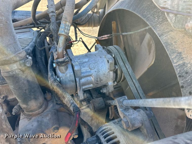 image for item ER8424 2013 Peterbilt 389 semi truck