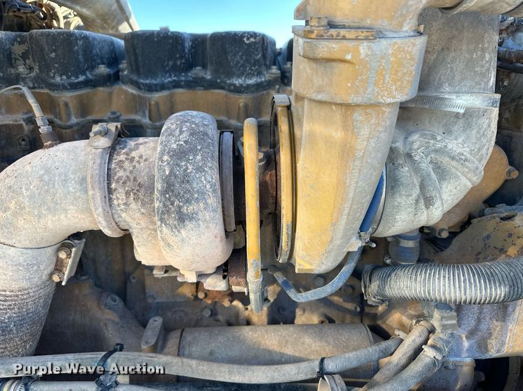 image for item ER8424 2013 Peterbilt 389 semi truck