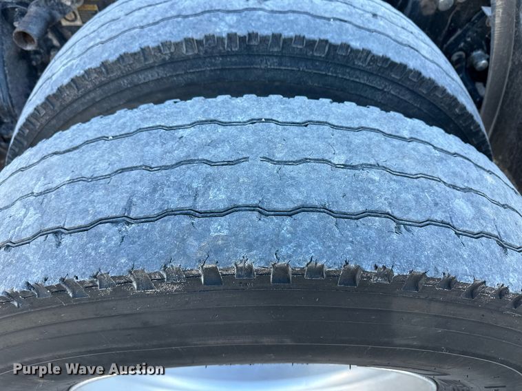 image for item ER8424 2013 Peterbilt 389 semi truck