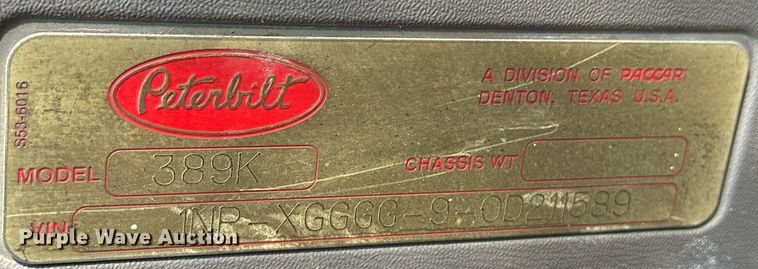 image for item ER8424 2013 Peterbilt 389 semi truck