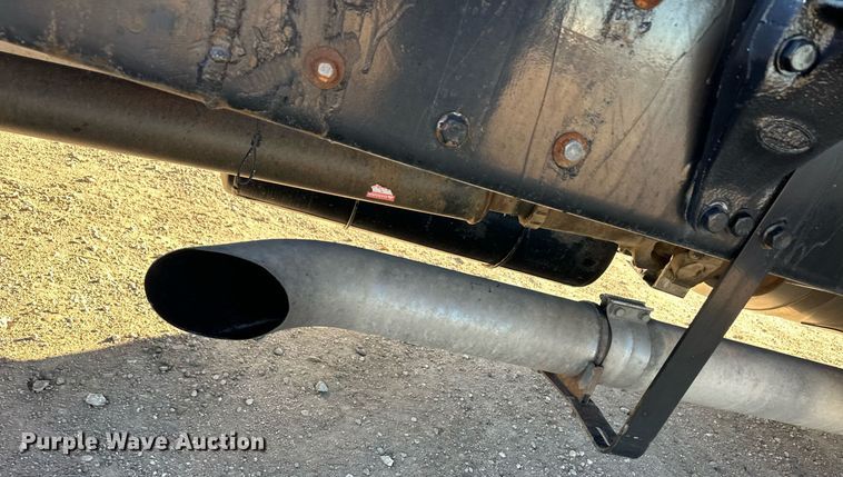 image for item ER8429 2014 Peterbilt 386 semi truck