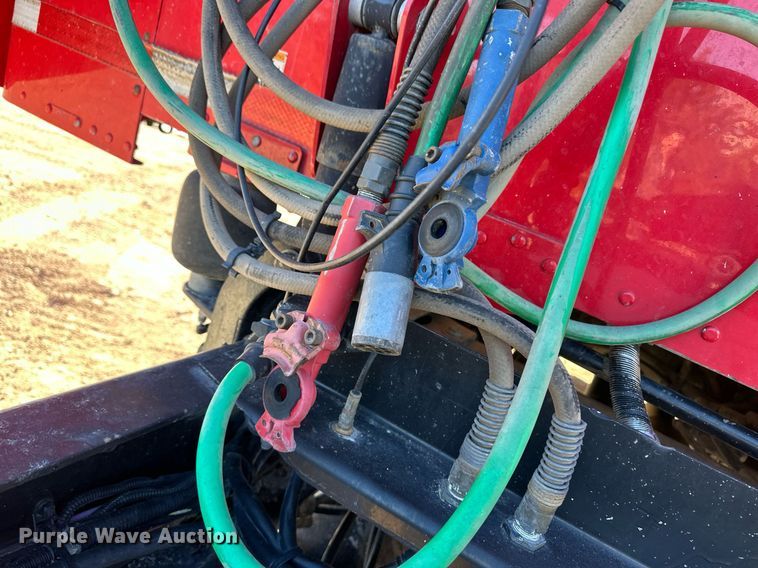 image for item ER8429 2014 Peterbilt 386 semi truck