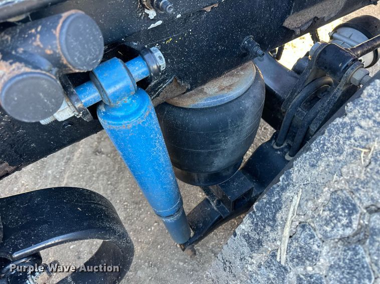 image for item ER8429 2014 Peterbilt 386 semi truck