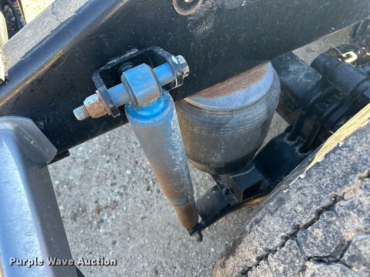 image for item ER8429 2014 Peterbilt 386 semi truck